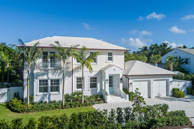 view of front facade featuring a garage and a front yard