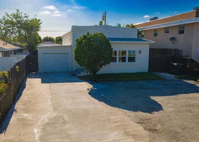 view of front facade featuring a garage