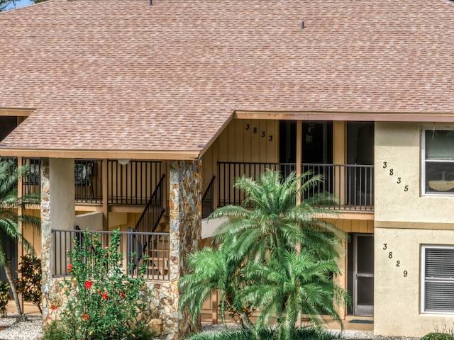 exterior space featuring a balcony