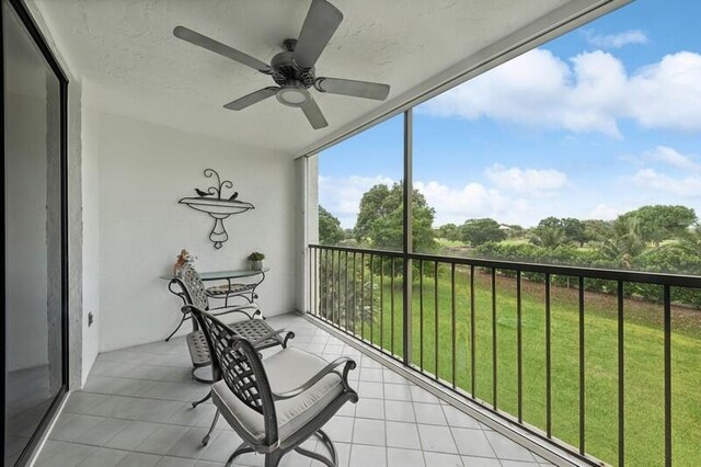 balcony featuring ceiling fan