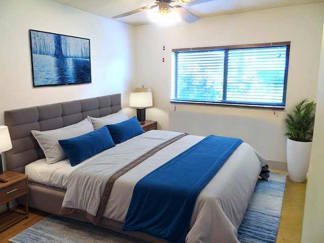 bedroom with baseboards and a ceiling fan