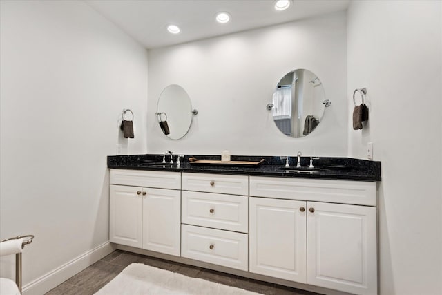 bathroom featuring dual bowl vanity