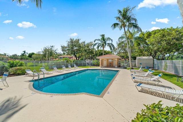 view of swimming pool featuring a patio