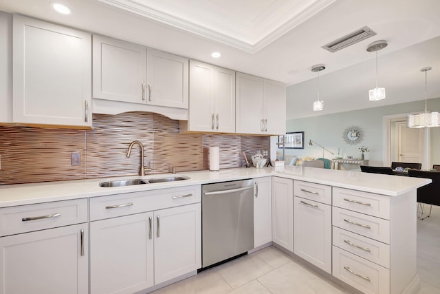 kitchen featuring visible vents, a peninsula, a sink, decorative backsplash, and dishwasher