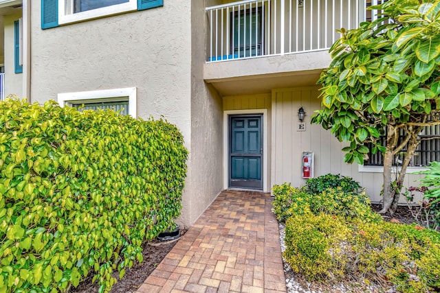 property entrance with a balcony