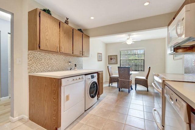 laundry area with light tile patterned floors, ceiling fan, and independent washer and dryer