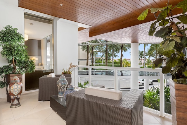 balcony featuring an outdoor hangout area