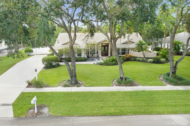 view of front facade featuring a front yard