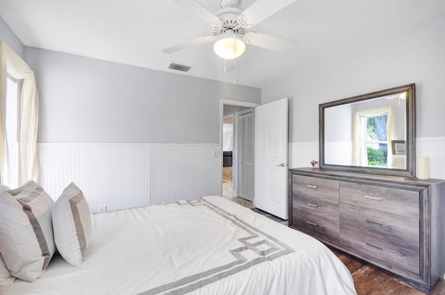 bedroom with ceiling fan