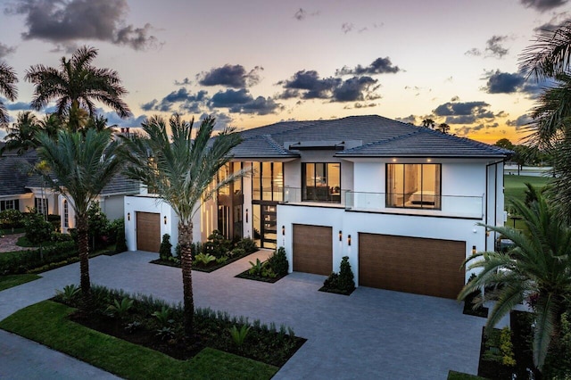 view of front of property featuring a garage