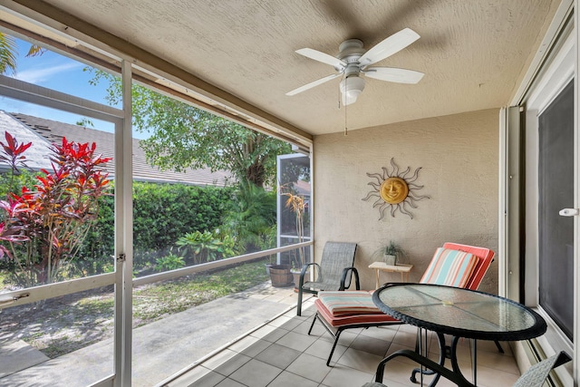 sunroom featuring ceiling fan