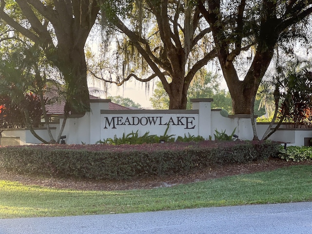 view of community / neighborhood sign