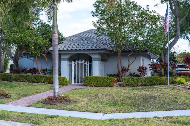 view of front of house with a front yard