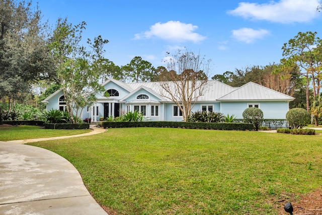 single story home featuring a front lawn