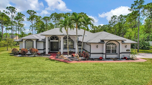 view of front of home featuring a front yard