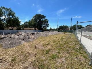 6993 NW 30th Ter Unit B, Fort Lauderdale, FL 33309 - view of yard featuring fence