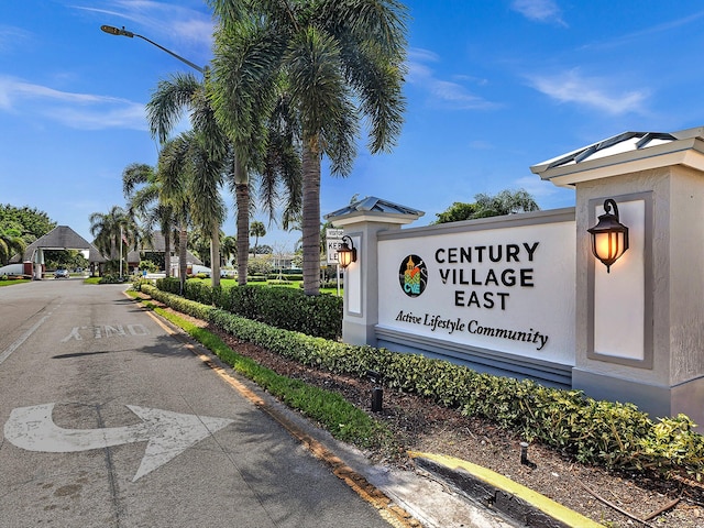 view of community / neighborhood sign