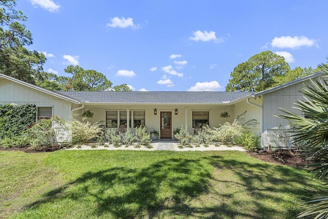 ranch-style house featuring a front lawn and a porch