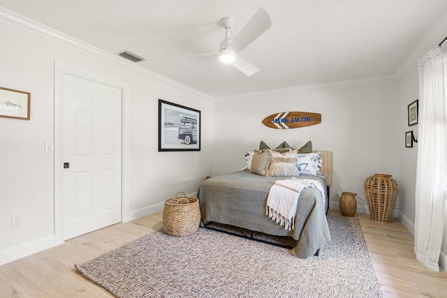 bedroom with ceiling fan, crown molding, and hardwood / wood-style flooring