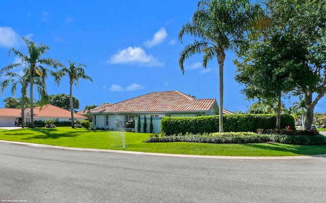 view of front of home featuring a front lawn