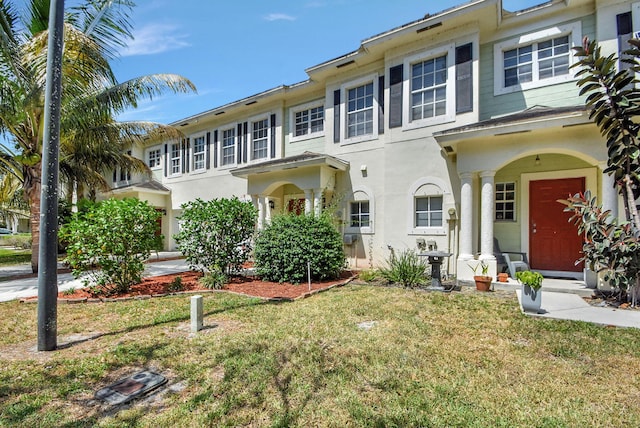 view of front of home with a front yard