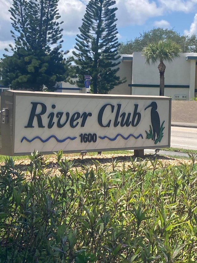 view of community / neighborhood sign