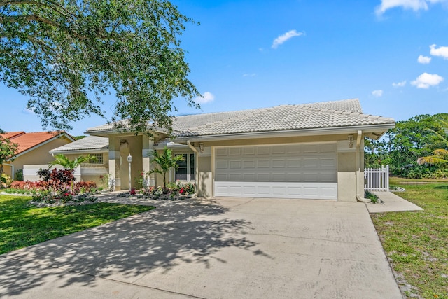 view of front of property featuring a front yard and a garage