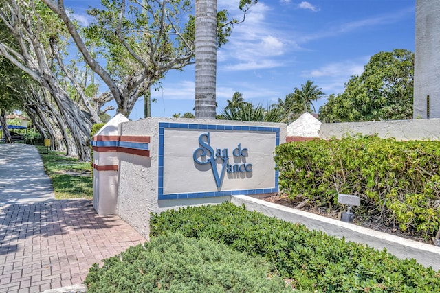 view of community / neighborhood sign