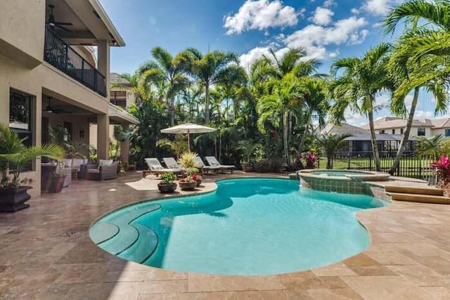 view of swimming pool featuring a patio area, an in ground hot tub, and ceiling fan