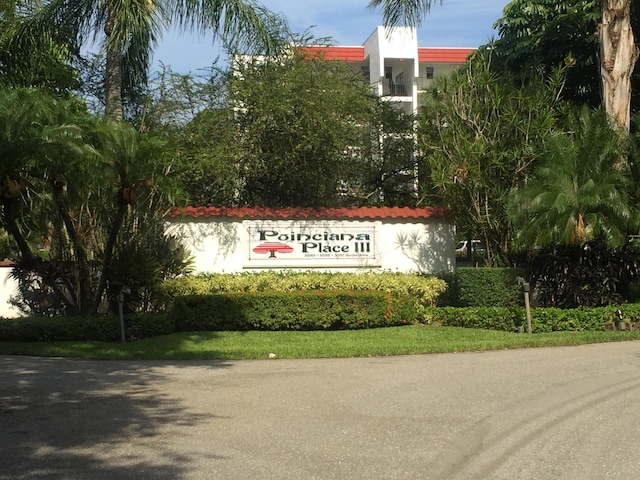 view of community / neighborhood sign