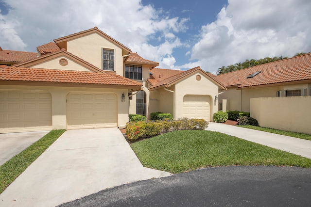 view of mediterranean / spanish-style house