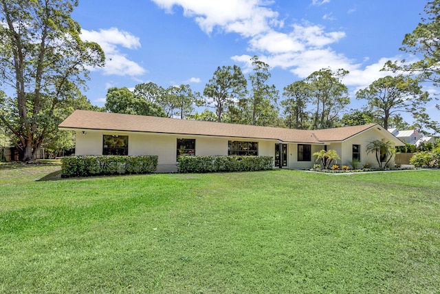 ranch-style home featuring a front lawn