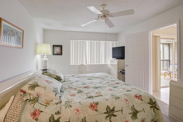 bedroom featuring ceiling fan and a textured ceiling