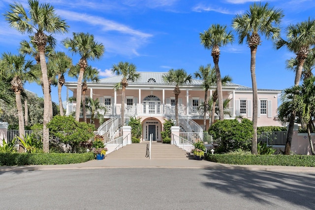 view of front of property featuring a balcony