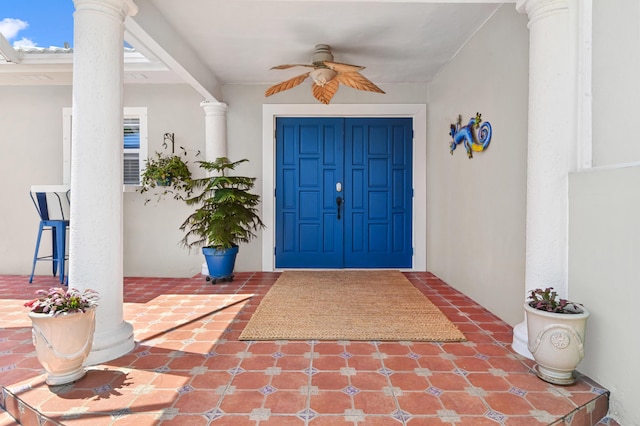 entrance to property featuring ceiling fan