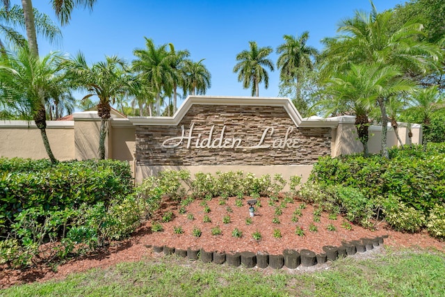 view of community / neighborhood sign