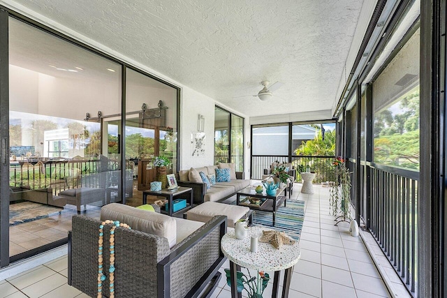 sunroom with ceiling fan