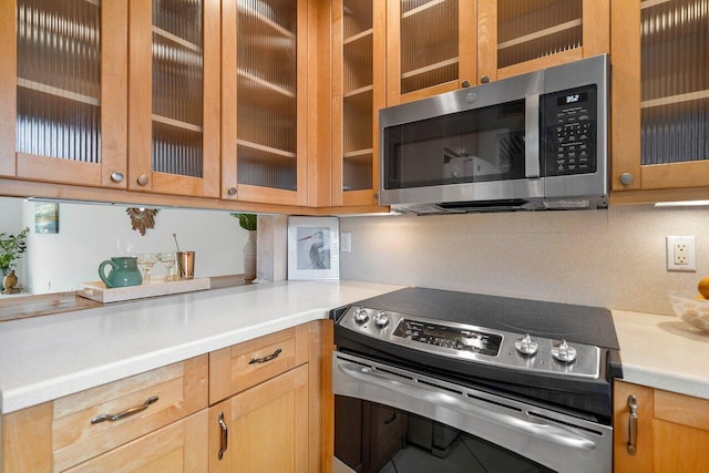 kitchen with backsplash and stainless steel appliances