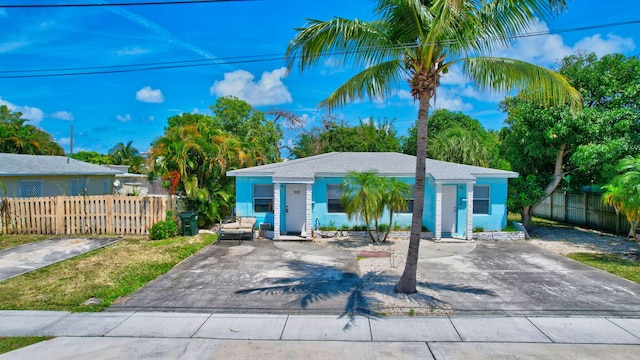 view of front of property