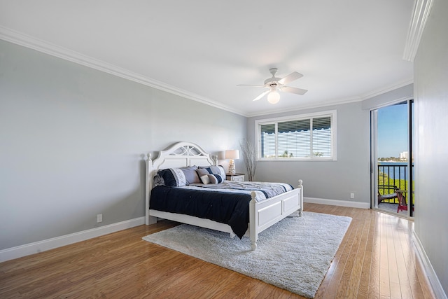 bedroom featuring light wood-type flooring, crown molding, and ceiling fan