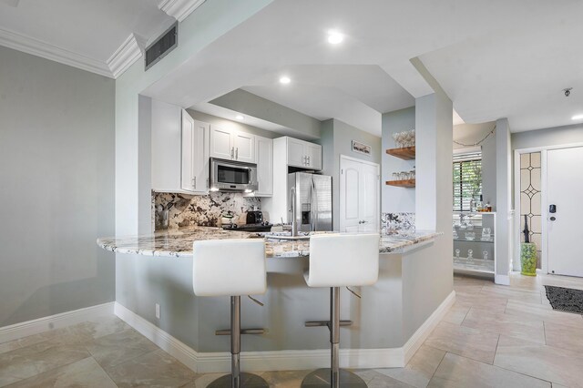 entrance foyer featuring ceiling fan