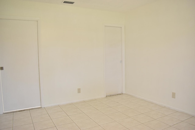 empty room featuring light tile patterned flooring