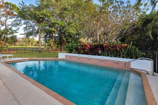 view of swimming pool