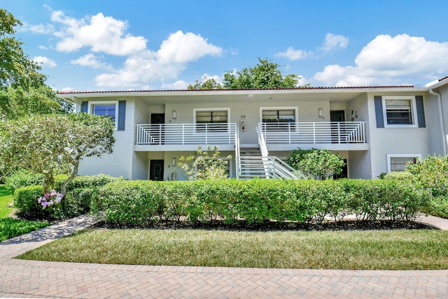 view of front of house featuring a balcony