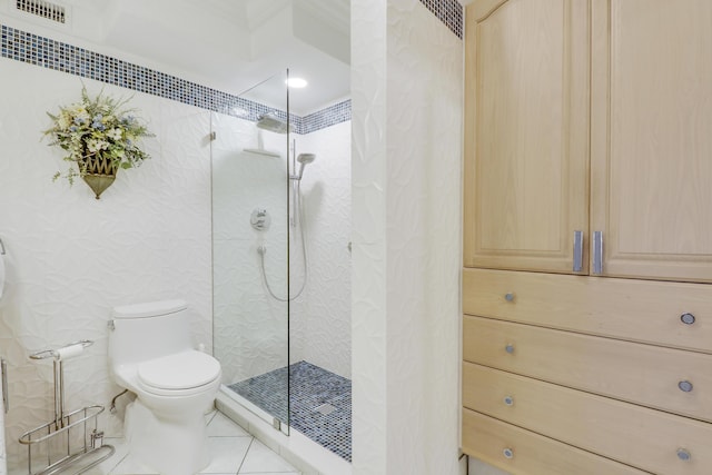 bathroom with tiled shower, tile patterned floors, and toilet