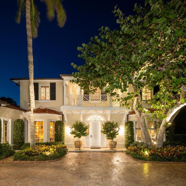 view of front of house with a balcony