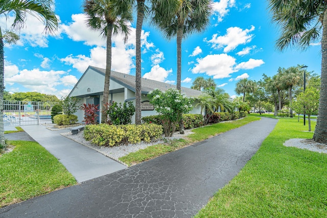 exterior space featuring a lawn