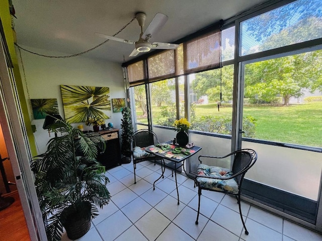 sunroom / solarium with ceiling fan