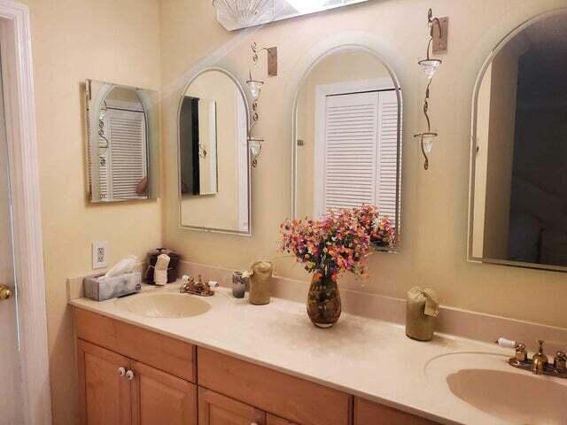 bathroom featuring dual bowl vanity