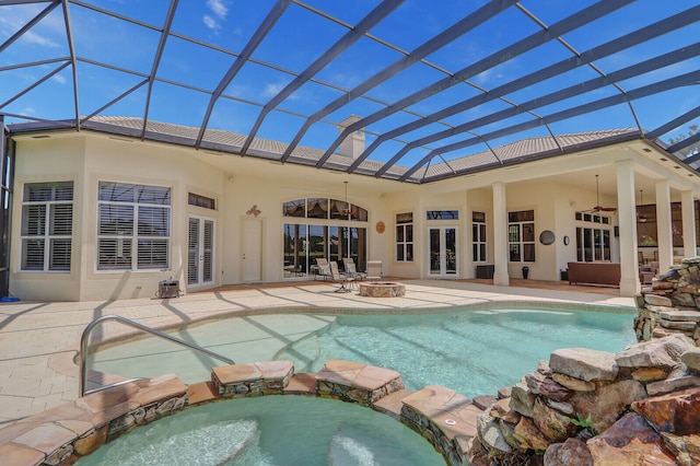 view of swimming pool featuring a lanai, an in ground hot tub, ceiling fan, and a patio area